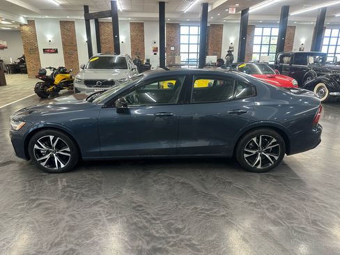 Used 2024 Volvo S60 B5 Core image 8