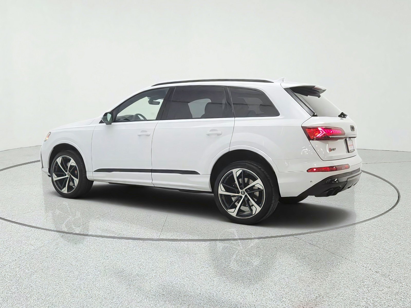 Used 2023 Audi SQ7 Premium Plus w/ Executive Package AWD/4WD image 7
