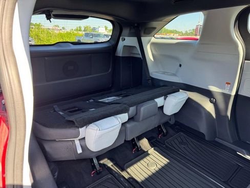 Certified 2022 Toyota Sienna XSE AWD/4WD image 10