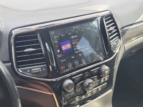 Used 2020 Jeep Grand Cherokee Overland AWD/4WD image 28
