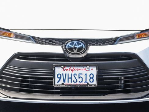 Used 2025 Toyota Corolla LE w/ LE Premium Package FWD image 11