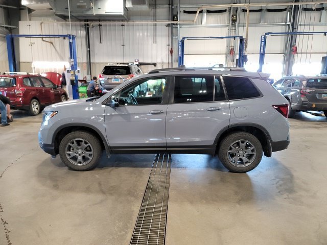 Used 2025 Honda Passport TrailSport image 4