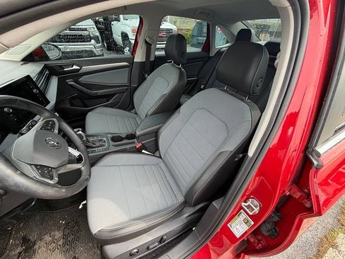 Used 2025 Volkswagen Jetta SE FWD image 28