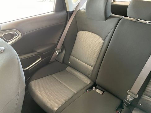 Used 2025 Kia Soul LX w/ LX Technology Package FWD image 37
