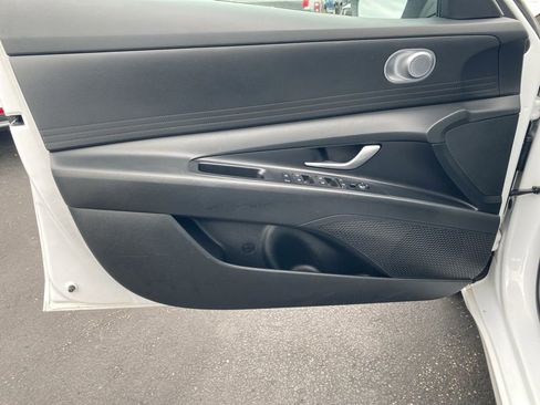 Used 2024 Hyundai Elantra SEL image 16