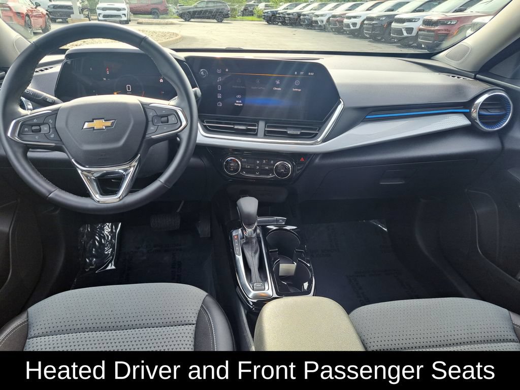 Used 2025 Chevrolet Trax LT w/ LT Convenience Package FWD image 9