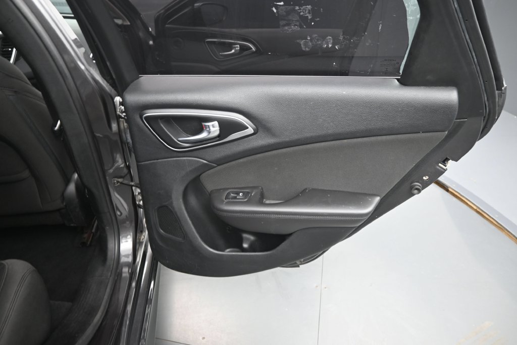 Used 2015 Chrysler 200 Limited w/ Convenience Group FWD image 16