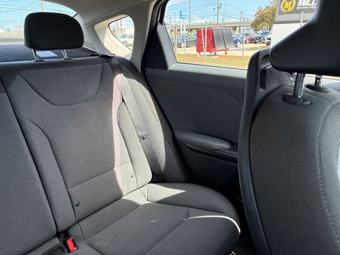 Used 2025 Kia K4 LXS image 35