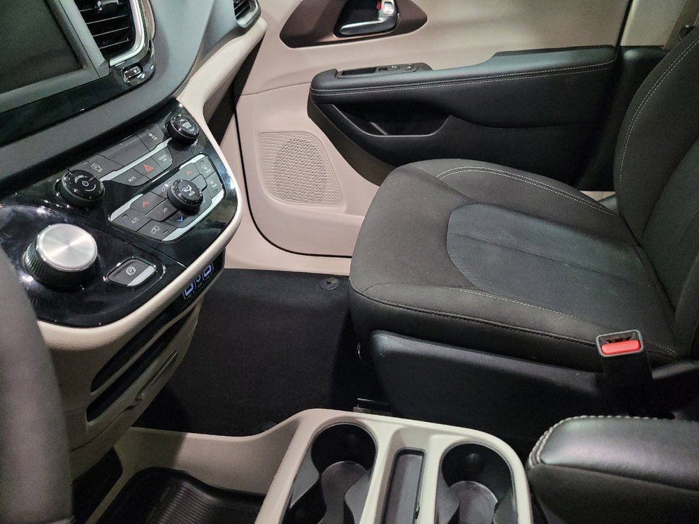 Used 2023 Chrysler Voyager LX FWD image 26