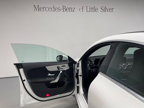 Used 2023 Mercedes-Benz CLA 250 4MATIC image 17