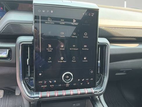 Used 2025 GMC Yukon AT4 w/ AT4 Premium Plus Package AWD/4WD image 9