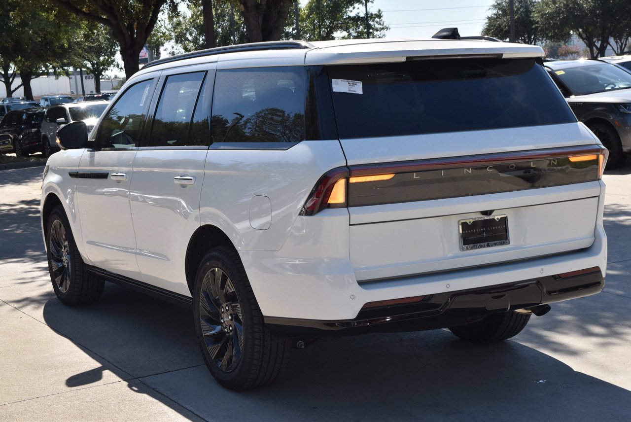 New 2027 Lincoln Navigator Reserve w/ Jet Appearance Package AWD/4WD image 9