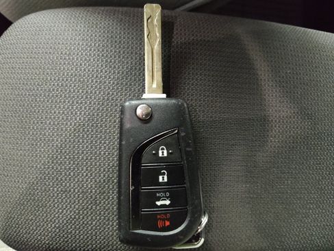 Used 2024 Toyota Corolla LE image 32