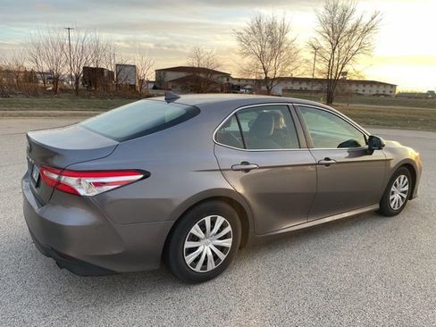 Used 2019 Toyota Camry L image 3