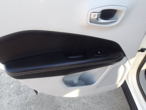 Used 2018 Jeep Compass Latitude w/ Popular Equipment Group image 16