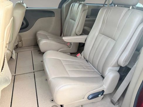 Used 2013 Chrysler Town & Country Touring w/ Trailer Tow Group image 7