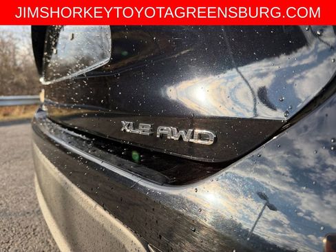 Used 2023 Toyota Highlander XLE AWD/4WD image 27