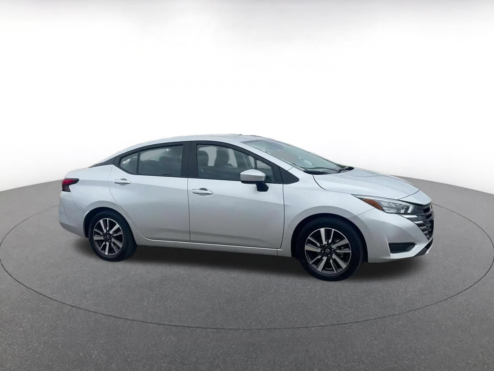 Used 2025 Nissan Versa SV FWD image 2