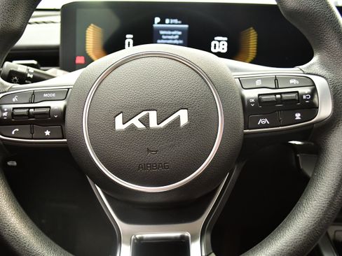 Used 2025 Kia K5 LXS FWD image 18