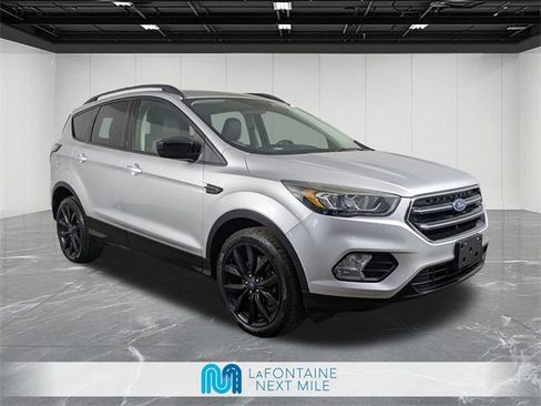 Used 2018 Ford Escape SE w/ SE Sport Appearance Package image 7