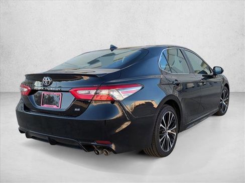 Used 2019 Toyota Camry SE image 5