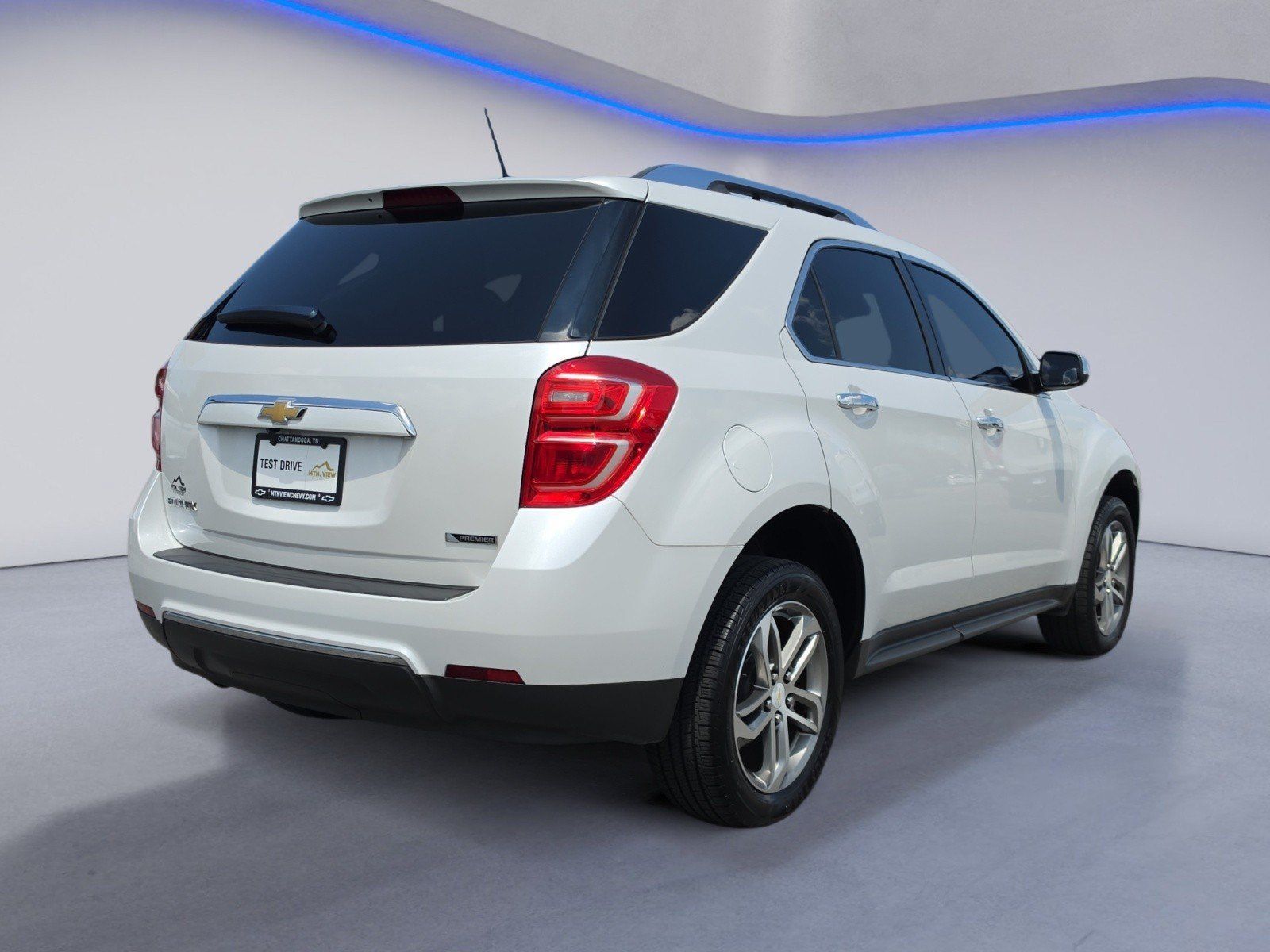 Used 2017 Chevrolet Equinox Premier w/ Enhanced Convenience Package FWD image 10