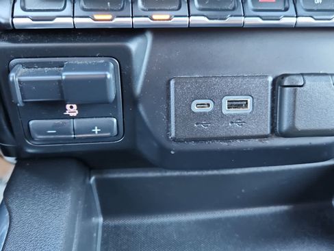 Used 2021 Chevrolet Silverado 1500 LT Trail Boss w/ Convenience Package II image 18