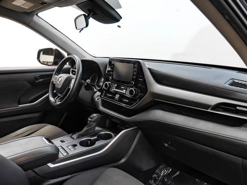 Used 2020 Toyota Highlander L FWD image 7