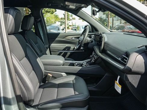 New 2026 Chevrolet Traverse LT w/ Midnight/Sport Edition FWD image 15