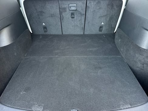 Used 2021 Tesla Model Y Long Range image 16