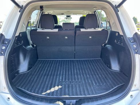 Used 2018 Toyota RAV4 XLE FWD image 28