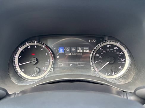 Used 2025 Toyota Highlander LE FWD image 42