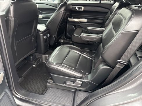 Used 2022 Ford Explorer XLT w/ Equipment Group 202A image 17