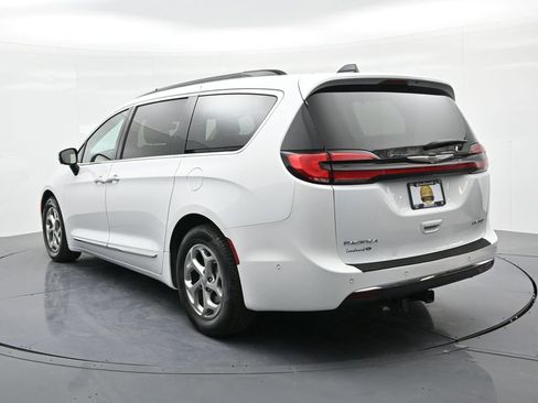 Used 2023 Chrysler Pacifica Limited image 8