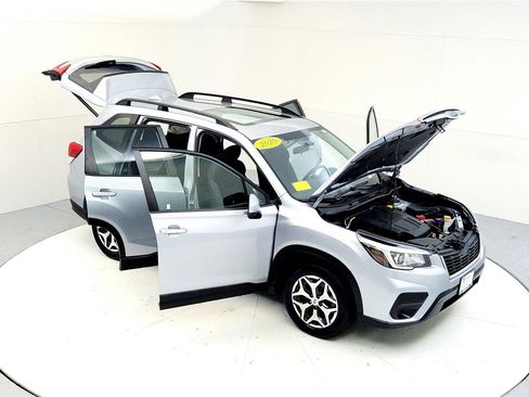 Used 2020 Subaru Forester Premium image 24