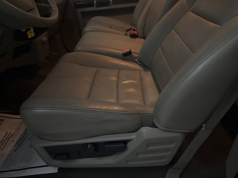 Used 2010 Ford F350 Lariat image 26