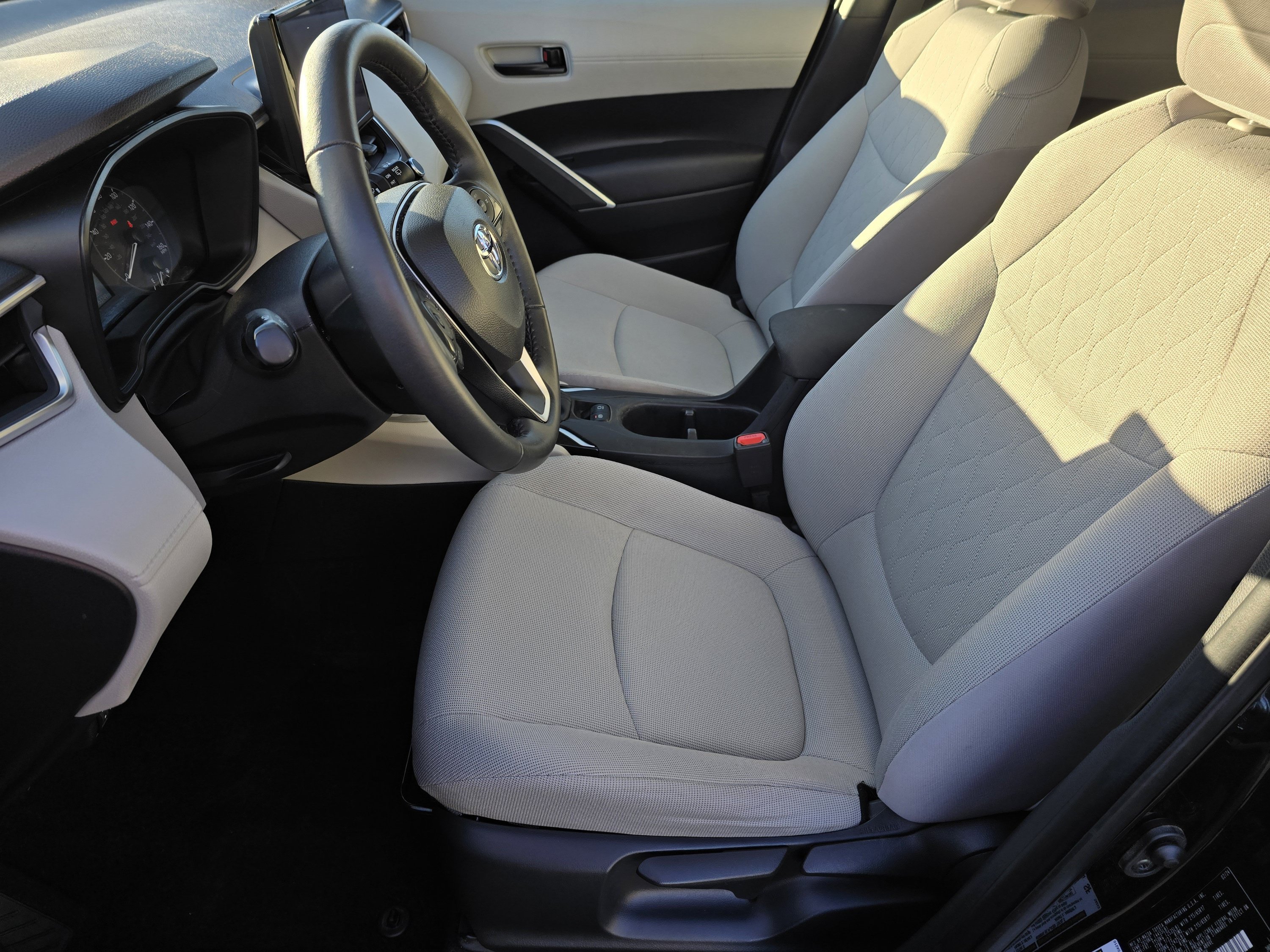 Certified 2024 Toyota Corolla Cross LE AWD/4WD image 33