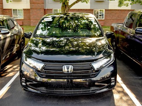 Used 2023 Honda Odyssey Sport image 3