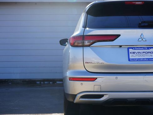 Used 2022 Mitsubishi Outlander SE image 39