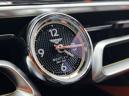 Certified 2025 Bentley Flying Spur Plug-In Hybrid image 33