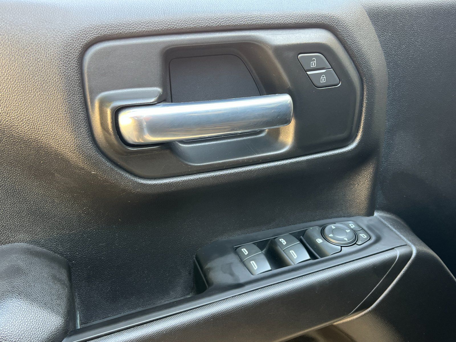 Used 2023 Chevrolet Silverado 1500 Custom RWD image 11