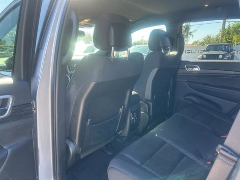 Used 2021 Jeep Grand Cherokee Laredo image 31