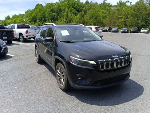 Used 2019 Jeep Cherokee Latitude Plus w/ Cold Weather Group AWD/4WD image 1