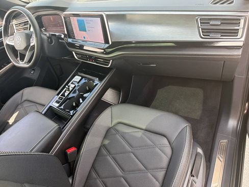 Certified 2025 Volkswagen Atlas Cross Sport SE w/ Panoramic Sunroof Package AWD/4WD image 27