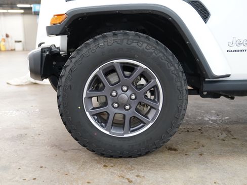 Used 2023 Jeep Gladiator Overland image 15