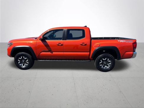 Used 2017 Toyota Tacoma TRD Off-Road w/ Tow Package (A/T) AWD/4WD image 10
