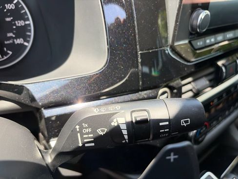 Used 2022 Nissan Pathfinder SV AWD/4WD image 22