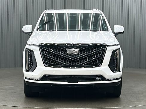 Used 2025 Cadillac Escalade Sport Platinum image 8