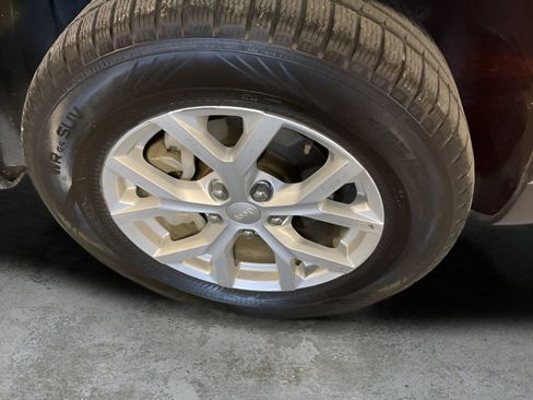 Used 2023 Jeep Grand Cherokee Limited image 28