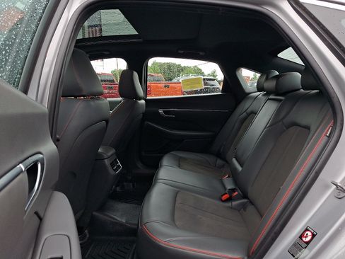 Used 2023 Hyundai Sonata SEL Plus w/ Preferred Accessory Package FWD image 11